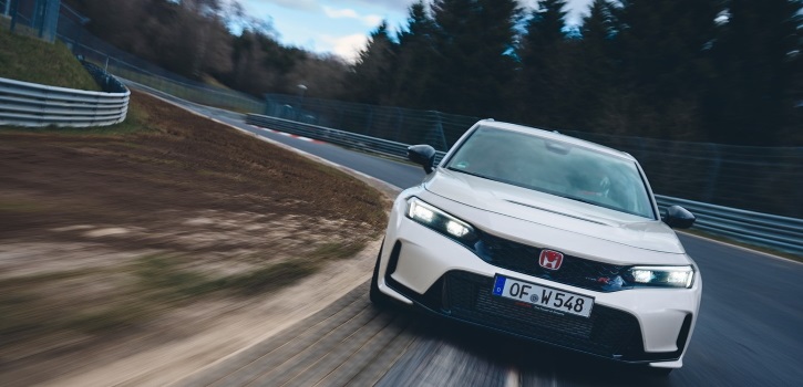 Nowa Honda Civic Type R odzyskuje rekord okrążenia toru Nürburgring dla modelu seryjnego z prz...